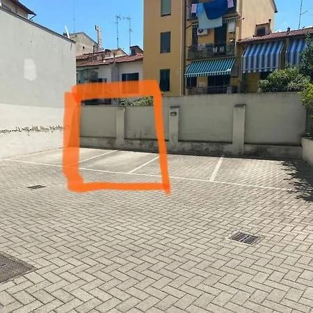 In Attico, Con Posto Auto Privato アパート *