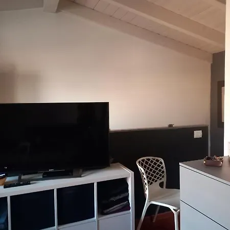アパート In Attico, Con Posto Auto Privato *
